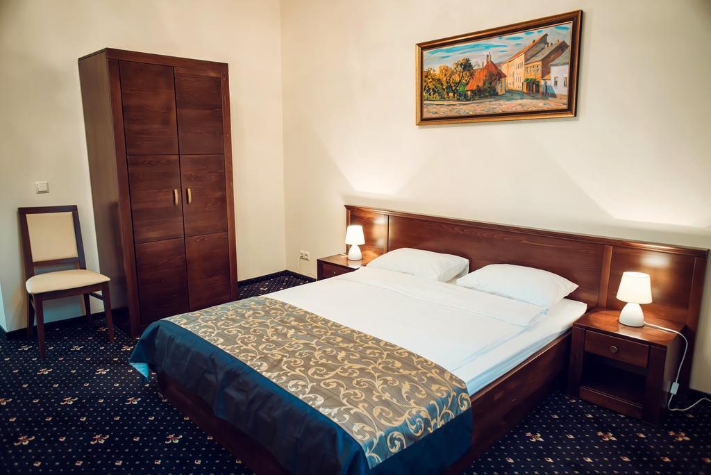 Boutique Hotel Villa P Uzhhorod Phòng bức ảnh